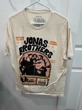 Jonas Brothers Cream Graphic Short Sleeve Tee